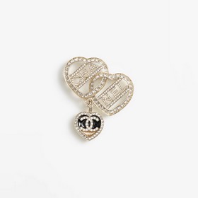 CHANEL 香奈兒 字母愛心胸針好看到爆的字母愛心泡泡，愛了愛了 很複古，很有