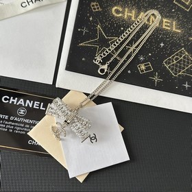 Chanel香奈兒 中古 字母項鍊 小香家的款式真心無需多介紹 每一款都超好看，