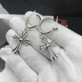 Chrome Hearts  克羅心複古白鑽十字架耳釘