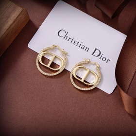 Dior 迪奧 CD耳環 專櫃新款上市 美得不要不要的 唯美 浪漫 人手必備款