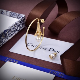 迪奧 2023新款 一線大牌都愛的Dior·迪奧 新品字母耳環 金屬質感逆襲版字
