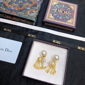 Dior 耳釘熱銷款火爆上新同步專櫃 高端品質實拍圖 代購級别 做工精緻細膩 重