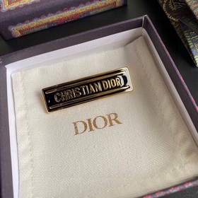 Dior 迪奧 2023早春新款 字母胸針 簡約百搭 極簡主義風格 精選原版一緻