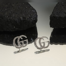 gucci古馳 複古g字新款 熱賣款耳釘 源自于70年代的經典字母與專櫃一緻材質