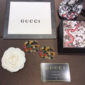 Gucci 古馳 時尚 彩鑽施華洛世奇水晶 耳釘 絕對是古馳的風格，誇張、重裝飾