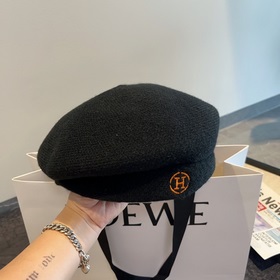 HERMES愛馬仕新款羊毛貝雷帽，不規則設計，帽型賊好看 跑量3色，頭圍57cm