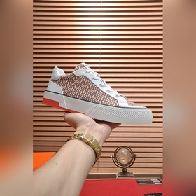 【愛馬仕hermes 】（牛皮内裡）爆款男鞋專櫃原單貨！世界頂級品牌。。奢華品質