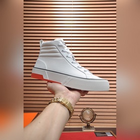 【愛馬仕hermes 】（牛皮内裡）爆款男鞋專櫃原單貨！世界頂級品牌。。奢華品質