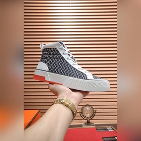 【愛馬仕hermes 】（牛皮内裡）爆款男鞋專櫃原單貨！世界頂級品牌。。奢華品質