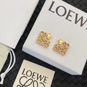 1880150  2023新款 羅意威LOEWE滿鑽耳釘 第一眼看到立馬就喜歡上