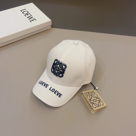 羅意威 Loewe～新款鴨舌帽，整頂帽子立體刺繡，質感超級贊 ，精緻大牌範，女神