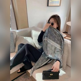 羅意威【LOEWE标志方巾140】很幸運拿到這個品牌的東西，真的不多見，很少在國