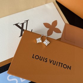 Lv 路易威登 早春新品耳釘 經典老花耳環 超精工cnc工藝技術 上身