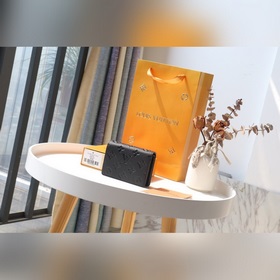 M80152這款Cléa錢包 以Monogram Empreinte柔軟粒面