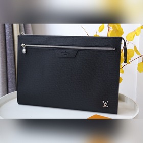 海外原單m30965獨家實拍！ 本款 pochette 24h 手拿包以 ta