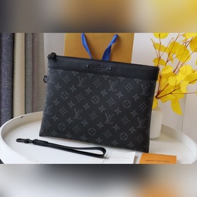 全新 pochette to-go 手拿包m81569 取材 monogra