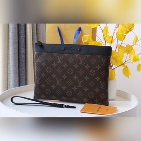 全新 pochette to-go 手拿包m81569 取材 monogram