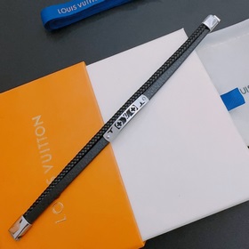 LV路易威登牛皮手繩手鍊 原單貨 專櫃新款開模複古潮流時尚必備 男女均可佩戴 情