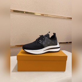 louis vuitton(路易威登/lv)新款專櫃同步發售，鞋面 意大利進口v