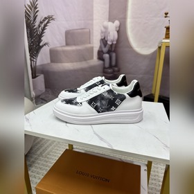 【lv-路易威登】經典款運動休閑鞋 時下新品，采用牛皮配品牌印花面料 舒适真皮内