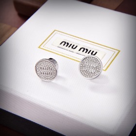 Z打版 miumiu字母耳釘耳墜 優雅大方精工設計 雕刻 非常修飾臉型 青春活力