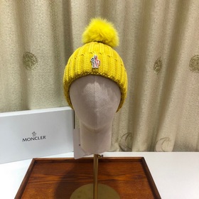 MONCLER蒙口毛線帽 蒙口針織帽，搭配狐狸毛球！真毛球哦！超柔軟！超火爆 質