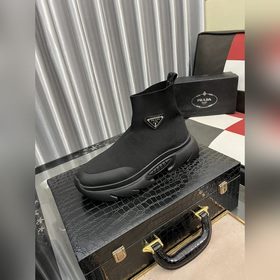 【PRADA】普拉達 男士最新新款休閑鞋！官網同步上市！全進口頭層小牛皮+專供定