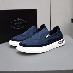 Prada【普拉達】 透氣小布鞋，鞋面采用舒适透氣布料，超輕軟橡膠大底。男款38