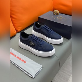 商品名稱：PRADA「普拉達」 正規碼數： 38-44（休閑鞋）商品材料：精選