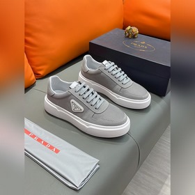 商品名稱：PRADA「普拉達」 正規碼數： 38-44（休閑鞋）商品材料：精選