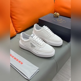 商品名稱：PRADA「普拉達」 正規碼數： 38-44（休閑鞋）商品材料：精選