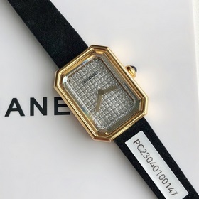 香奈兒Chanel黑金小方糖女士石英腕表腕表尺寸19。7 15。2mm。搭載進