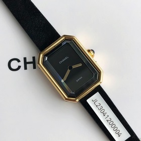 香奈兒Chanel黑金小方糖女士石英腕表腕表尺寸19。7 15。2mm。搭載進