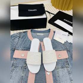 香奈兒2023新品拖鞋 香奶奶粉 春夏季搭配必備單品！太仙了～鞋面：定制原版