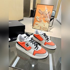 CHANEL 香奈兒*新款小香内增高不一樣的fell。雙C五金顯得十分精緻，