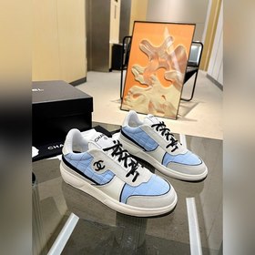 CHANEL 香奈兒*新款小香内增高不一樣的fell。雙C五金顯得十分精緻，真