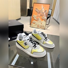 CHANEL 香奈兒*新款小香内增高不一樣的fell。雙C五金顯得十分精緻，真