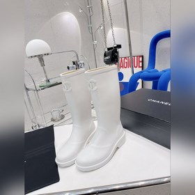 香奈兒 大爆款雨靴！一比一版本入手一款本季顔值爆表雨靴，擁有了它無論O型腿X