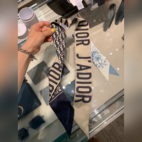 dior 代購品質 細節完美 飄帶兩面不同的元素都是Dior的主打元素 一萬個信