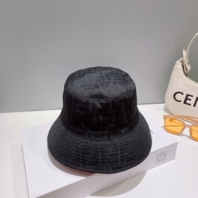 芬迪FENDI ，雙面漁夫帽 經典老花簡約大方 超級無敵好看的帽子