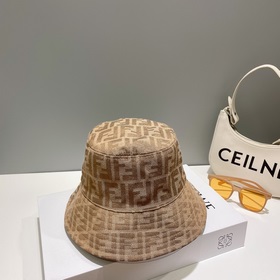 芬迪FENDI ，雙面漁夫帽 經典老花簡約大方 超級無敵好看的帽子