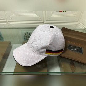 古奇爆款出貨啦！高檔帆布提花官網有售，純棉裡布防曬吸汗，搭配頭層牛皮，時尚百搭，