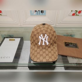 新款。。古奇金典布料十立體刺繡，時尚潮流防曬，實物拍攝。大小可調，配盒子防塵袋卡