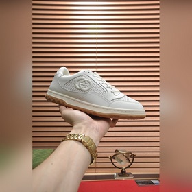 【GUCCI—古奇 】古奇最新情侶款 高版本。官網新款 。專櫃同步發售，鞋面選用