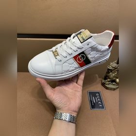 古馳 GUCCI官網最新款 經典休閑時尚男鞋 爆款 版型簡潔大氣，潮男專屬。獨有