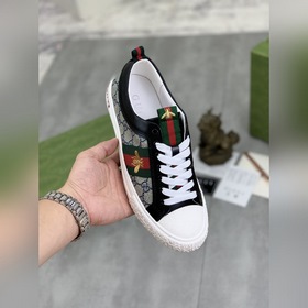 全羊裡 （古奇GUCCI）官網最新款 小白鞋 ，爆款 版型簡潔大氣，潮男專屬。獨