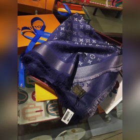 Louis Vuitton。【藍色銀絲】【lv經典老花金銀絲方巾】高版本！！驢家