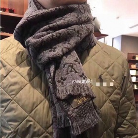 LV原單品質 禦用殿堂級極品驢！秋冬專櫃在售 頂級羊絨針織長巾。配以精美簡約圖案