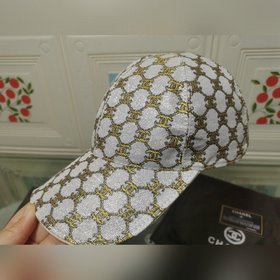 新款！！！香奈兒金絲布料四季可戴 ，實物拍攝，超A質量可調節大小的。配布袋 盒子