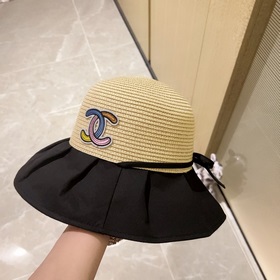 配防塵袋。 【CHANEL香奈兒】2023新款度假風拼接小香風褶皺漁夫帽草帽，可